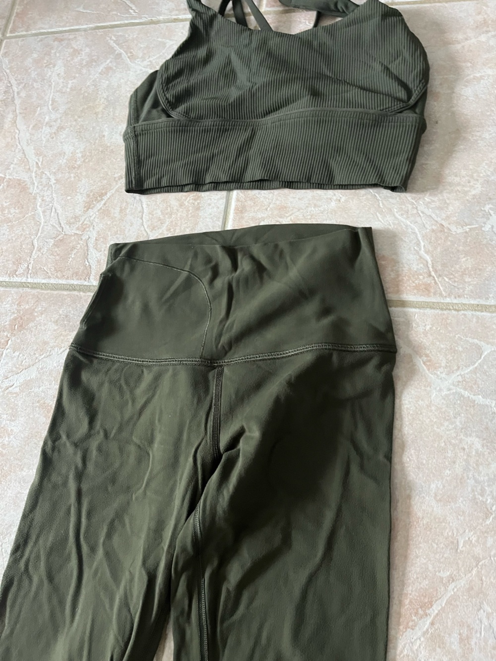 Lululemon align leggings with a bra Women's army Green leggings like new